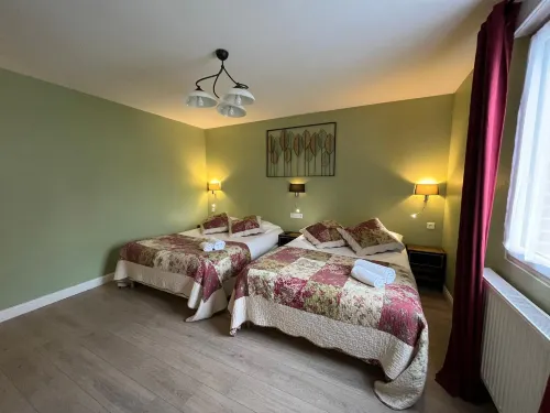 Logis Hôtel & Appartements le Florence - Parkplatz