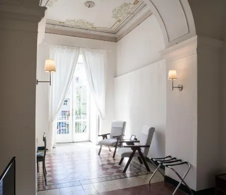 Home47 Отели рядом со станцией Salerno Railway Station