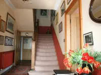 Clint Lodge Hotels in Melrose