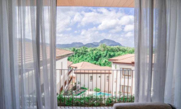 1. 찰리스 엘 니도..