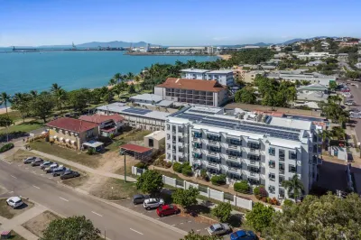 Madison Ocean Breeze Apartments Hotels in Belgian Gardens