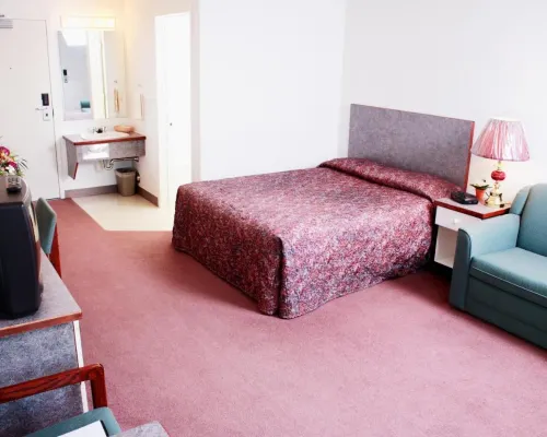 Country Club Inn Hotels in Lacombe