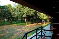 Pinewood Resort Отели в г. Varai T. Need