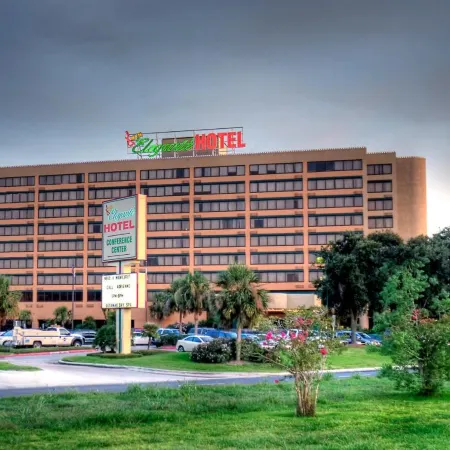 Mcm Eleganté Hotel & Conference Center