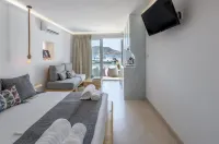 Michalakis Seaside Suites