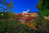 Los Arboles Hotel