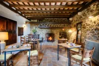Masia Can Pou Hotel di Sant Aniol de Finestras