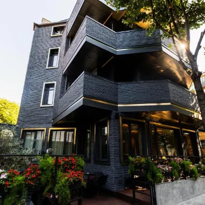 La Suite Boutique Hotel Hotels near Checkpoint