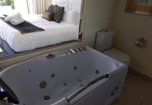 Diamond Island Resort의 넓은 야외 수영장