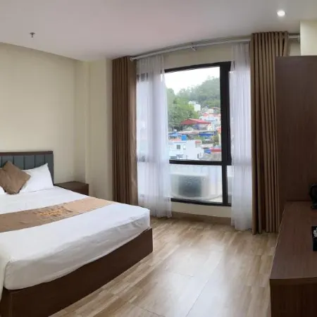 Cat BA Rosalia Hotel Отели рядом с достопримечательностью «Порт Cat Ba»