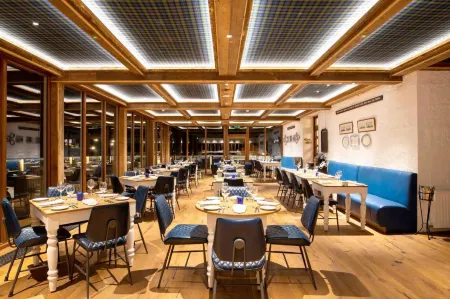 The Whispering Pine Lodge Отели рядом с достопримечательностью «Commando Monument»