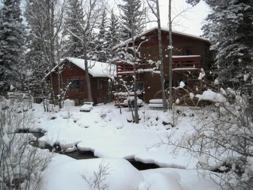 Swiftcurrent Lodge - Inns
