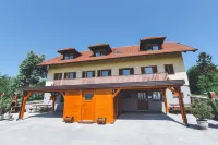 Apartments Jernej with Onsite Wellness Hôtels à : Kozje