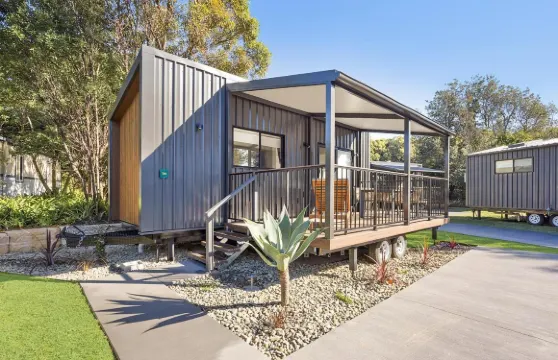 反射邁爾斯通 - 假日公園