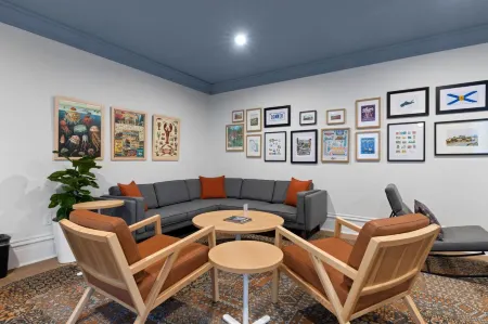 HI Halifax Heritage House Hostel