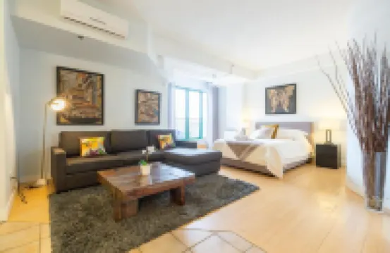 Saint laurent apartments ( Sur La Main)