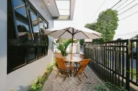 B Syariah Guest House Hotels near UD.S.ARUM CERIA RASA - OLEH OLEH KHAS LUMAJANG