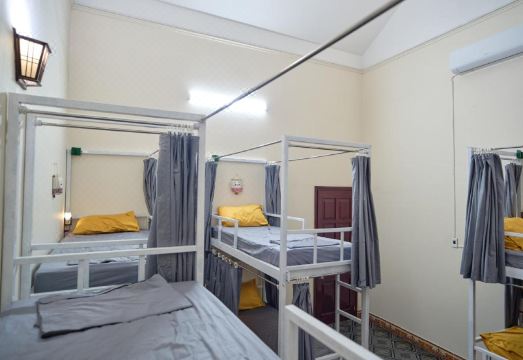 톰스 패밀리 호텔 로비