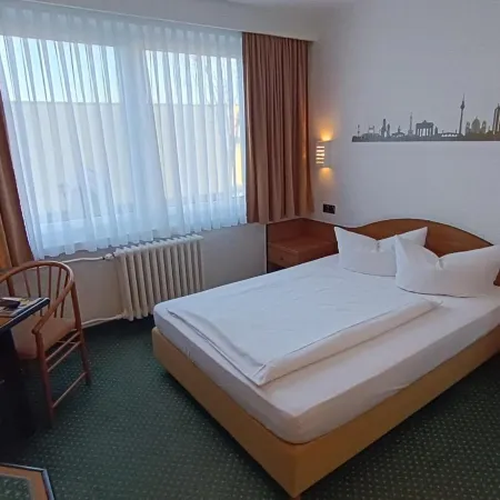 Lat Hotel & Apartmenthaus Berlin Ξενοδοχεία στην πόλη Oder-Spree