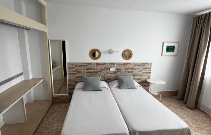 Hostal Residencia Cardona