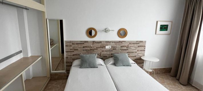 Hostal Residencia Cardona โรงแรมในลานซาโรเต