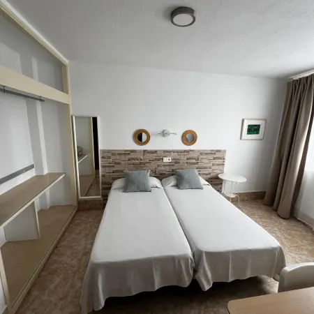 Hostal Residencia Cardona