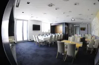Buly Aréna Hotels in Kravare