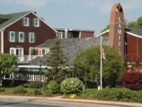 Lamies Inn & the Old Salt Tavern Hotels in Hampton