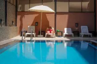 Almond Hotel Apartments - ที่มีสระว่ายน้ำ
