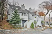 All-Season Base in Beech Mountain, Pets Welcome!