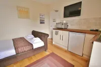 Central Studios Gloucester Road by Roomsbooked Hotels in Badgeworth