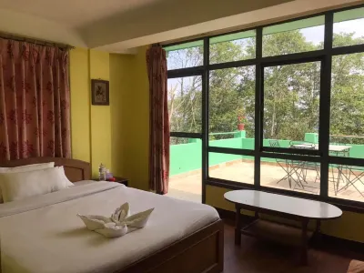 Hotel New Dragon Hotels near Hidden viewpoint