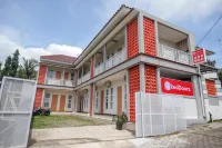 RedDoorz Syariah near Universitas Tidar Magelang Hotel dekat Stadion dr. H. Moch. Soebroto Kota Magelang