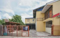 RedDoorz Syariah Near Suramadu Hotels in Kenjeran