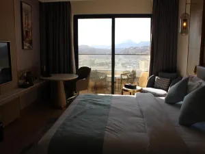H Luxury Hotel