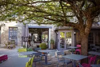 Logis Hostellerie de l'Abbaye Hotels in Souvigne