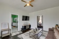 Convenient Jennings Apartment, 12 Mi to St Louis!