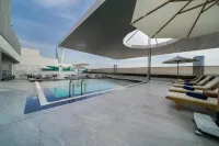 Nova M Hotel Edge By Rotana - Kolam Renang