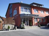 Pension Hüttendorf 49 Gradnord Hotels near St. Wolfgang Kapelle