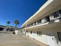 Hotel las Palmas Hotels near Walmart Supercenter