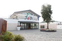 OneMhotel Hotels in Corte de' Cortesi con Cignone