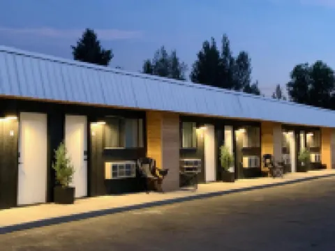 Outdoors Inn Hotels in Bonner County