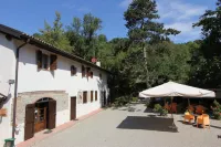 Agriturismo Rio Verde Ristorante contadino e camere Hotel in zona Biagioni Lagacci