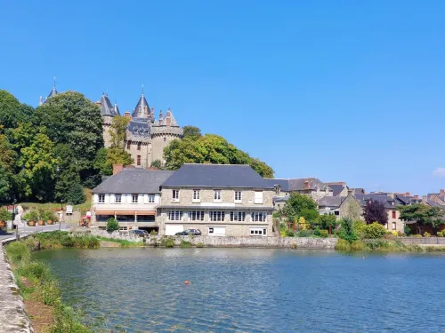 Hôtel Restaurant du Lac Hotels in Les Iffs