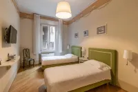 Casa Isolani, Piazza Maggiore