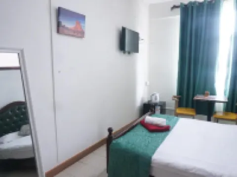 Happy Ours Guesthouse โรงแรมในกูร์ปีป