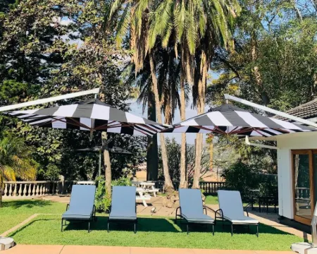 เดอะเลสลี่ Bed & Breakfast โรงแรมในบลันไทร์