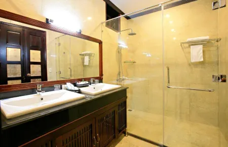 Ban Thach Riverside Hotel & Resort