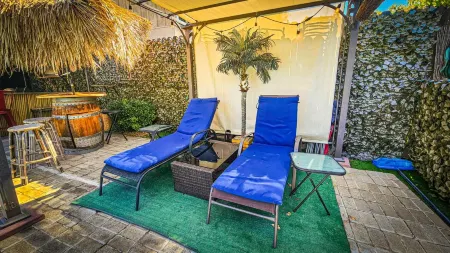 Tropical Paradise Отели рядом со станцией Fresno Station