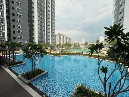 121 Residences by The Homez Near One Utama, Starling Mall, Atria Отели рядом с достопримечательностью «The One Academy»